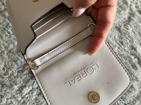 Obal na mobil, peniaze na krk,