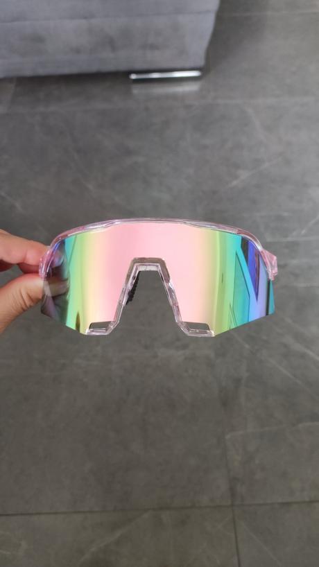 Športové okuliare,