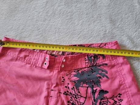 Šortky do vody a na pláž, 38