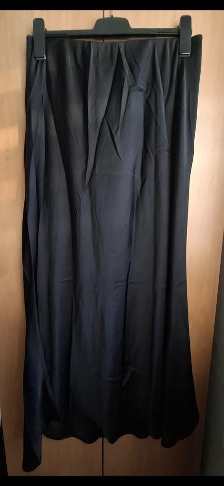 Dámska saténová sukňa, xl