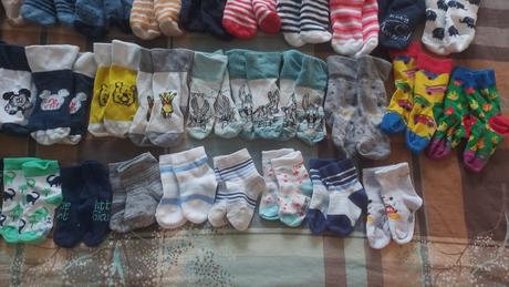 51 párov ponožiek veľ. 15-18, 18