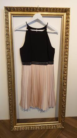 Spoločenské šaty, 42