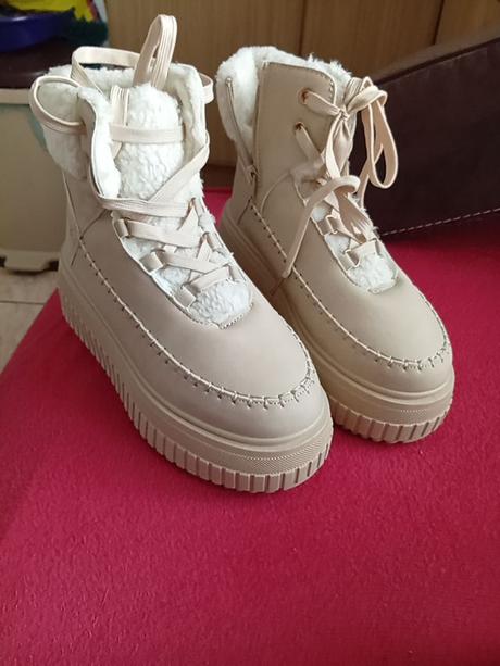 Béžové čižmičky s kožušinkou., 38