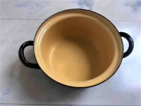 Starý malý kastrólik,