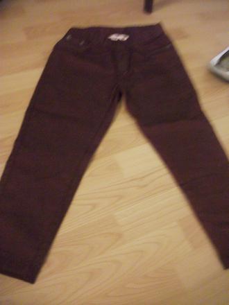 Trojstvrtove nohavice nenosene, 146