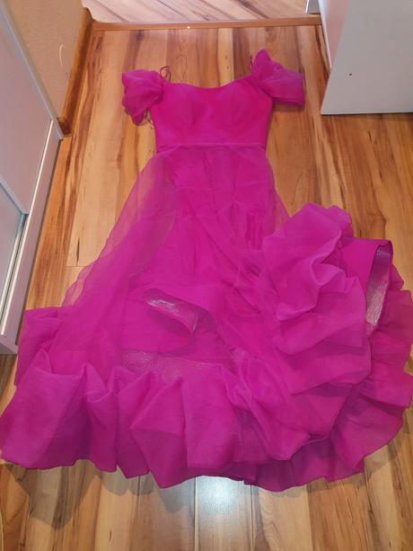 Brutálne spoločenské šaty s 36 aj na tanecnu, s