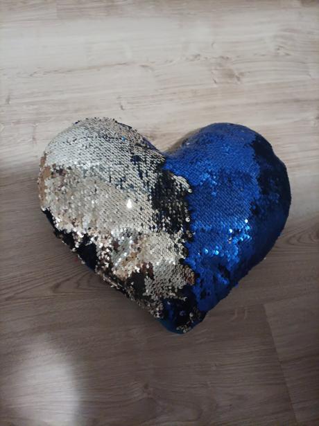 Meniaca poduska na modrú a striebornú, 