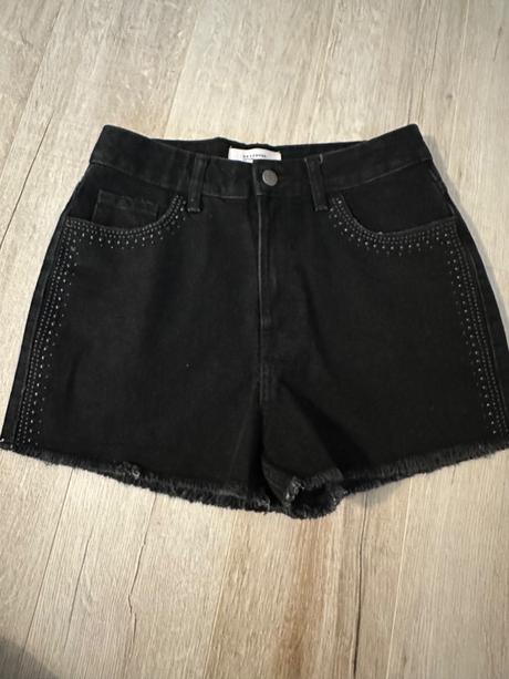 Šortky reserved, reserved,36
