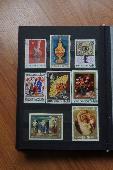 Zakladač plný známok, 