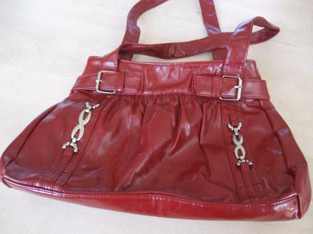 Červená kabelka,