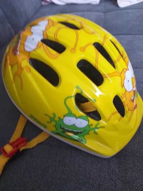 Cyklisticka prilba, m