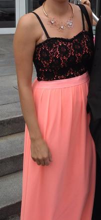 Lososové šaty s čipkou, s