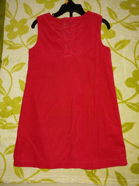 Červené šaty, next,104