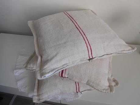 Vankúše menšie , vačšie, podlhovasté,, 