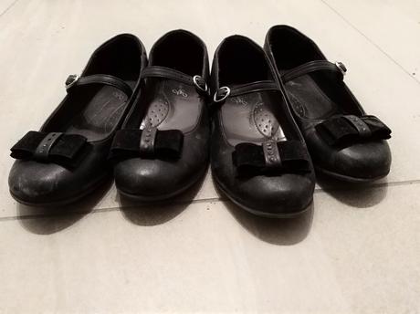 Čierne balerínky pre dvojičky, 34