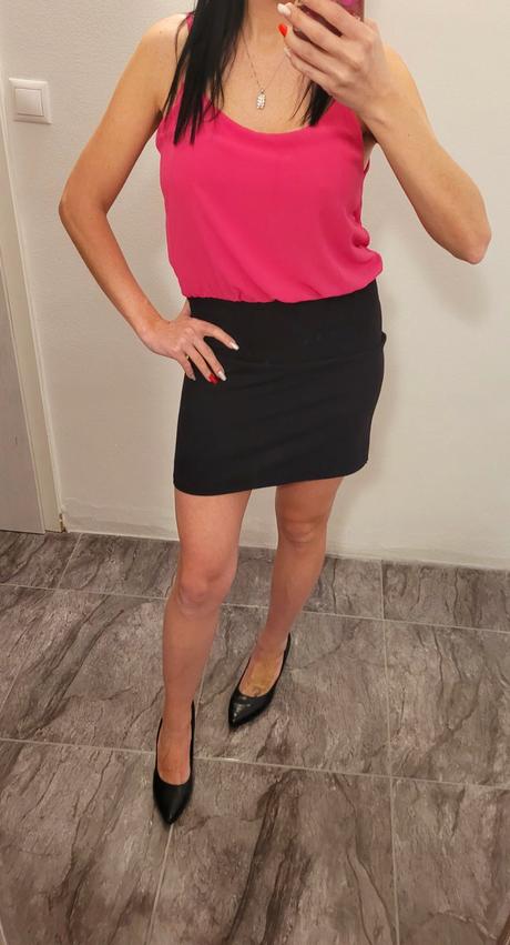 Nove ruzovo cierne saty. velkost s/m, s