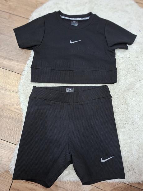 Dievcenske set kratasy tricko, nike,152