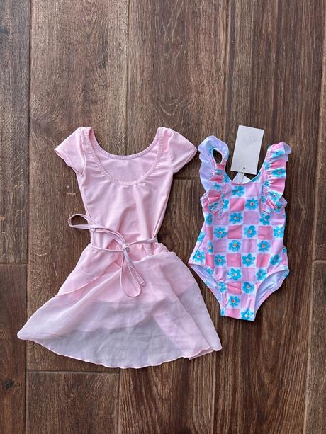 Zara plavky s visačkou a decatlon tanečny dres, 