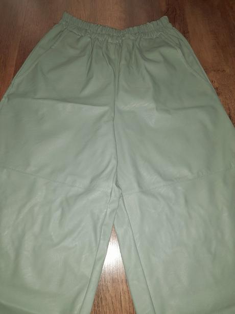 Široké  koženkove nohavice, m