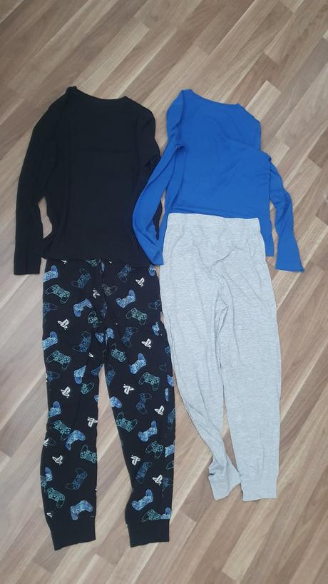 2x pyžamká play station, next,140