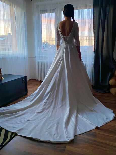 Predám svadobné saty, 36