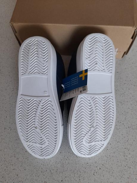 Tenisky nove vel.32, 32