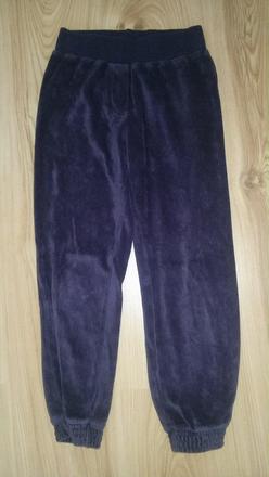 Fialove teplaky, 122