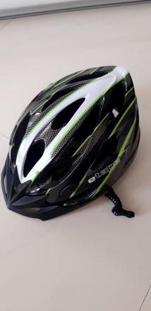 Cyklisticka prilba, s