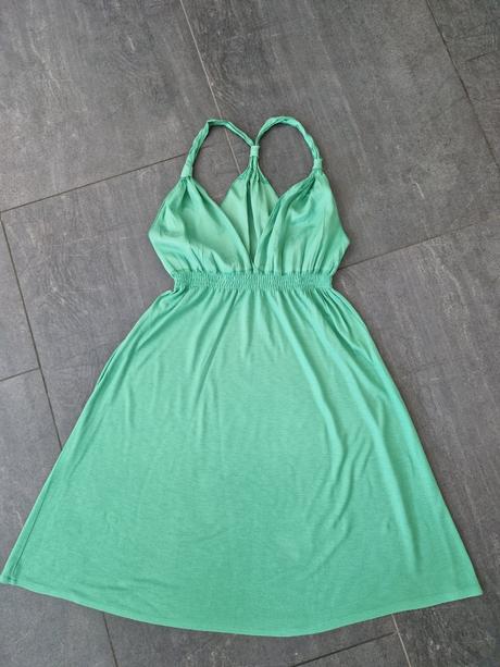 Zaujímavé letné šaty, s