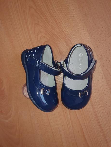 Topánky lakovky, 23