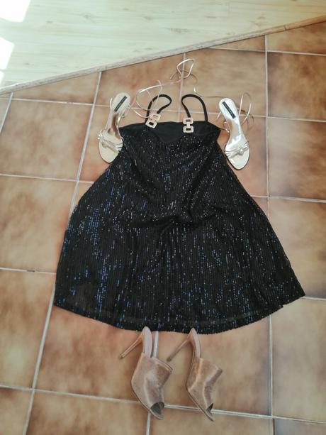 Čierne spoločenské šaty + zlaté a medené topánky, s