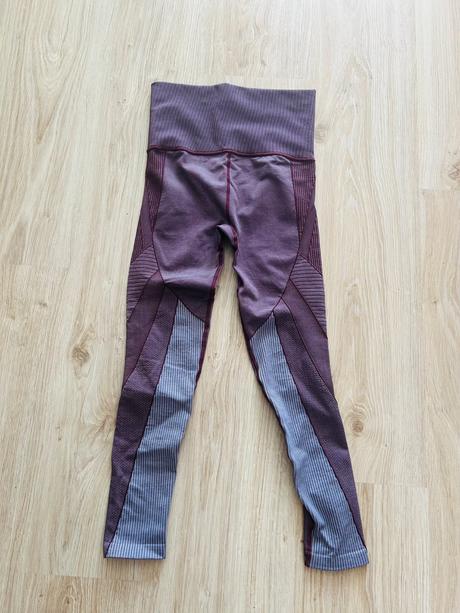 Krásne formujúce legíny značky oysho, pc 40 eur, s