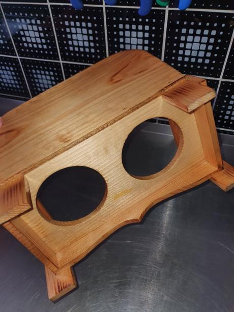 Drevené dekorácie na kvetinace,