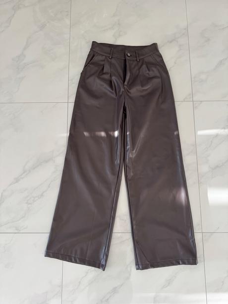 Hnedé koženkové nohavice, s