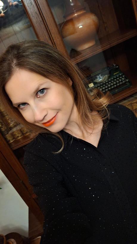 Čierna trblietavá blúzka s, s