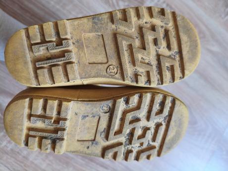 Mikkline gumáky, 27