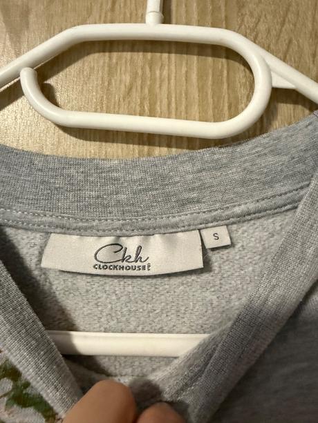 Sveter, clockhouse,s