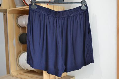 Tmavomodré šortky s vreckami 40, h&m,40