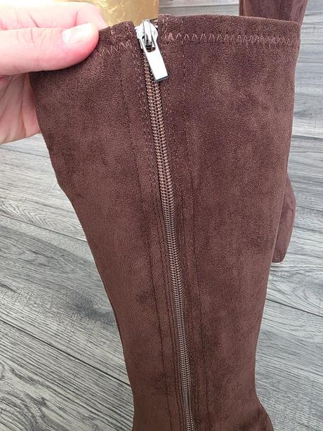 Čokoládové cižmy, 40