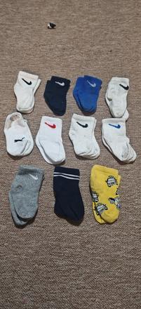 Darujem ponožky, nike,23