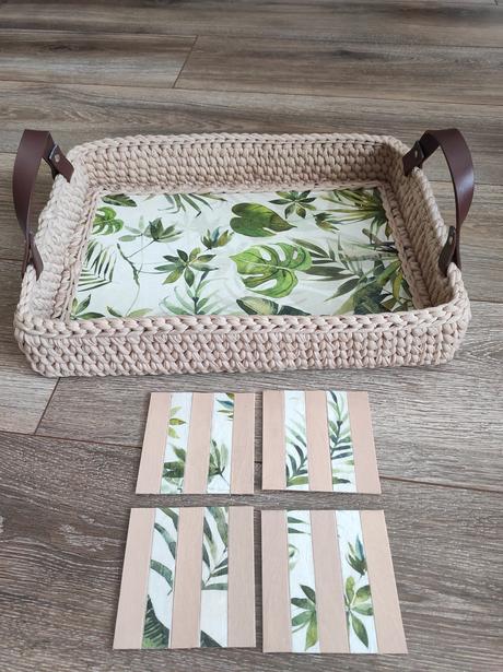 Hackovany podnos a 4 podsalky,