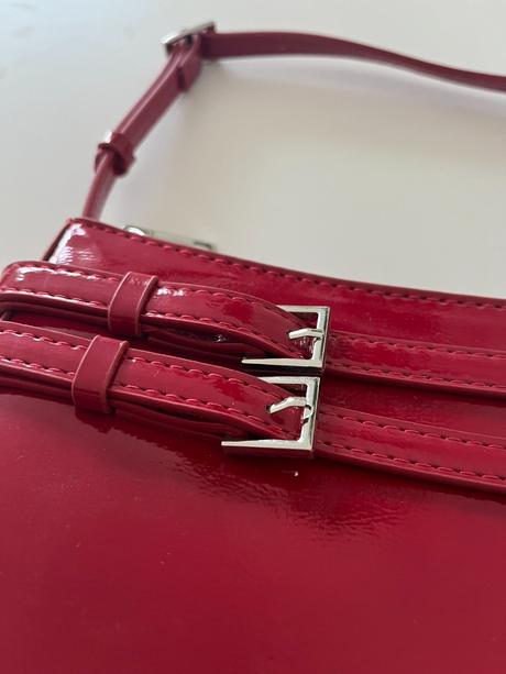 Elegantná malá lesklá kabelka bordová, zara