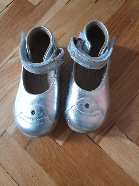 Strieborne sandalky, 22