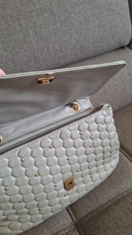 Väčšia kabela, carpisa