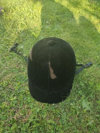 Jezdecká drezúrna prilba, 