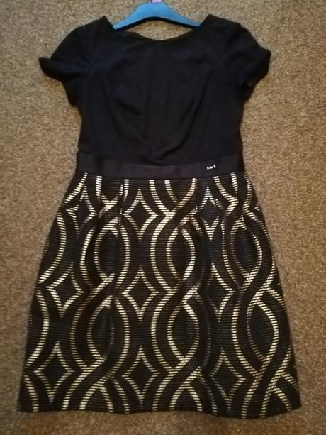 Čiernozlaté šaty, 40