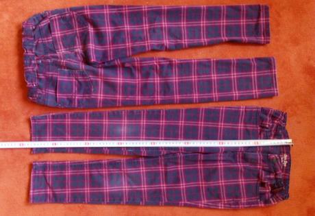 Dvoje kárované rifle, asi na 7-8 r., spolu len, 122