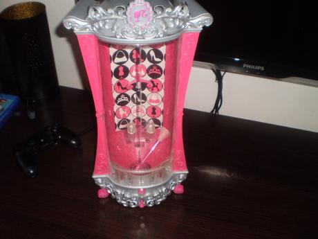 Skriňa s trblietkami,