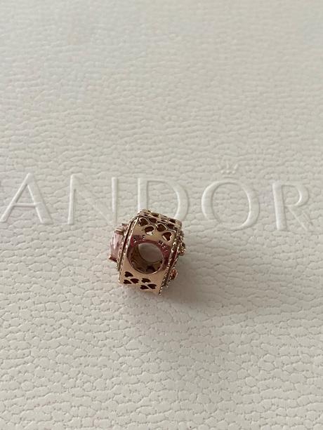 Pandora žiarive srdce, pandora