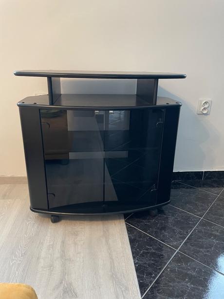 Skrinka pod televízor,